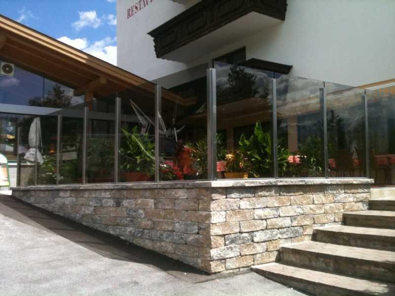 Verglasung auf der Restaurantsterrasse